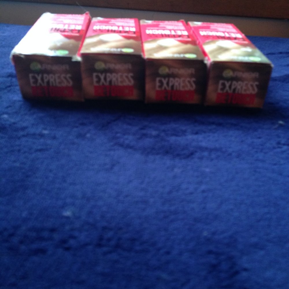 garnier root touch up 4 boxes - Picture 2 of 3